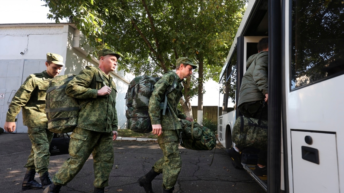  Росіяни масово звертаються на гарячу лінію для здачі в полон Україні через мобілізацію – ГУР 