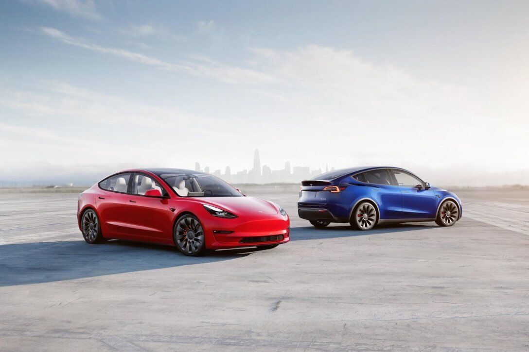Tesla випустила рекордну кількість електромобілів та повернула лідерство на ринку