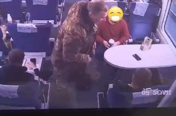 Відповідь колеги провідниці вагона, де виштовхали воїна за неприємний запах