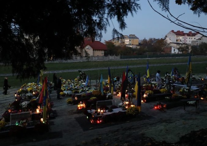 Вандали крали прапори із могил Героїв на Личаківському цвинтарі