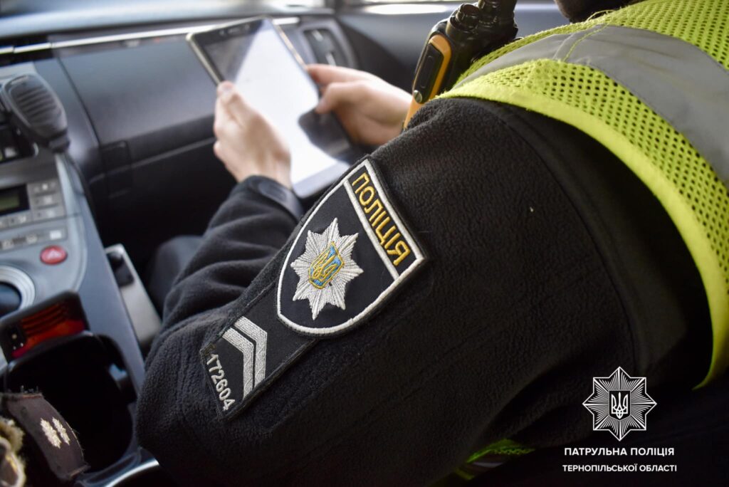 Просто міцно спала: у Тернополі батьки викликали поліцію через вчинок доньки