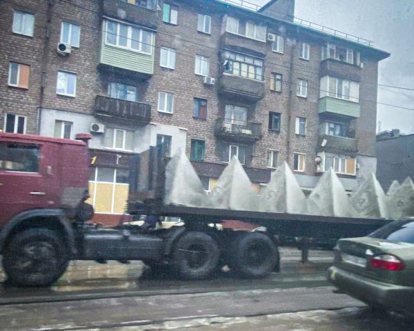 Окупанти в Маріуполі готуються оборонятись ‒ покладаються на зуби дракона
