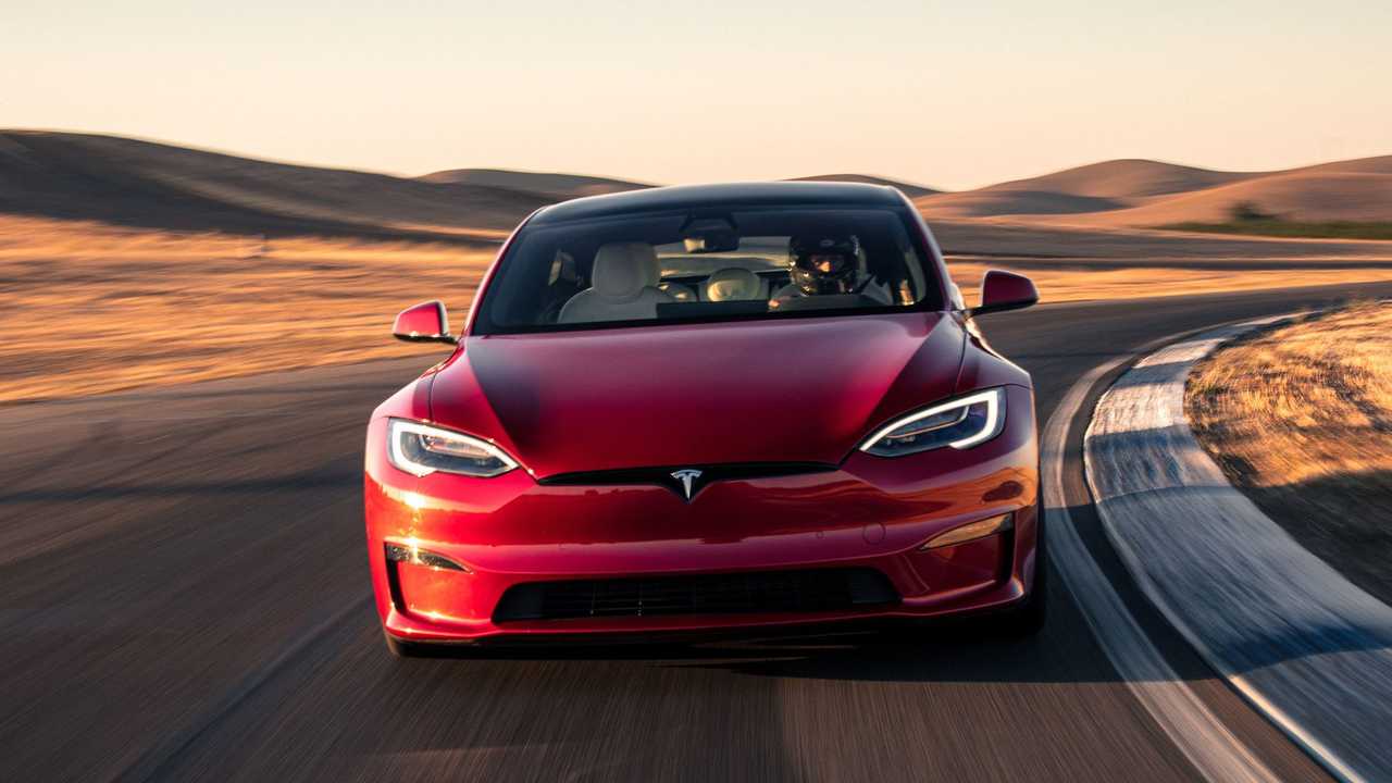 Німець проїхав на Tesla Model S 1,7 мільйона кілометрів, замінивши 12 моторів