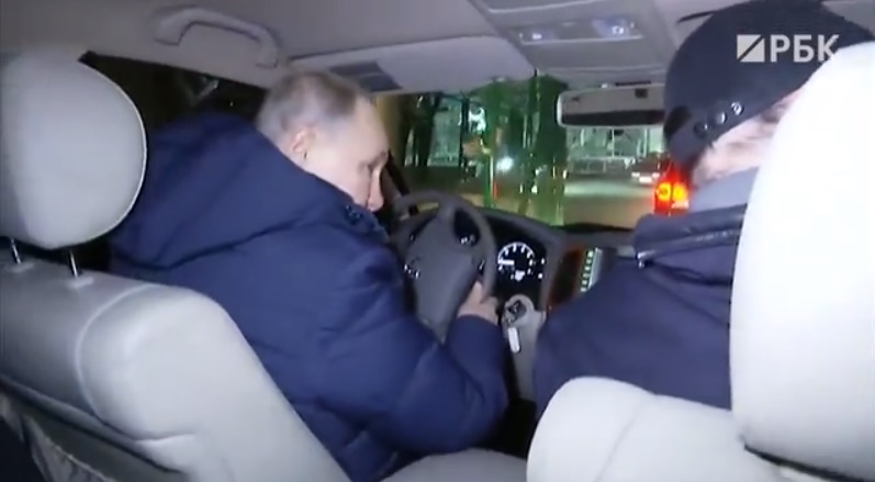 Чи справді Путін був у Маріуполі, і чому вночі?