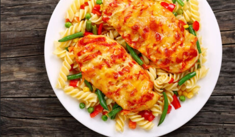 Це настільки смачно, що можна готувати щодня: простий рецепт курячих шніцелів