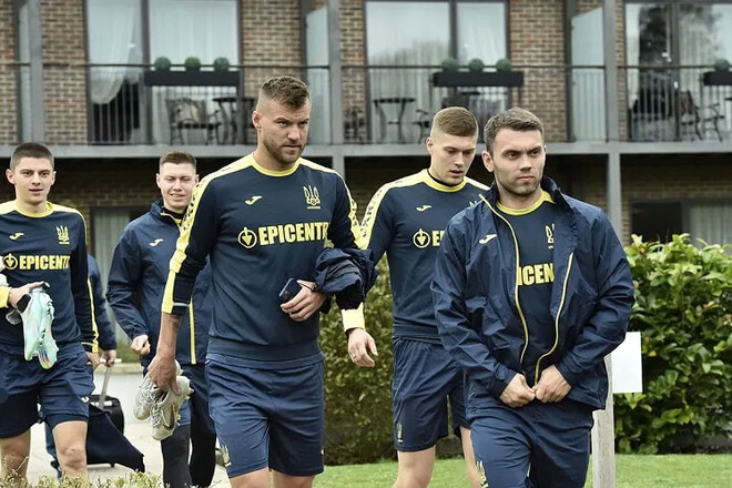 Забарний залишив збірну, Львів змінив тренера, Луческу сватають до Ніцци