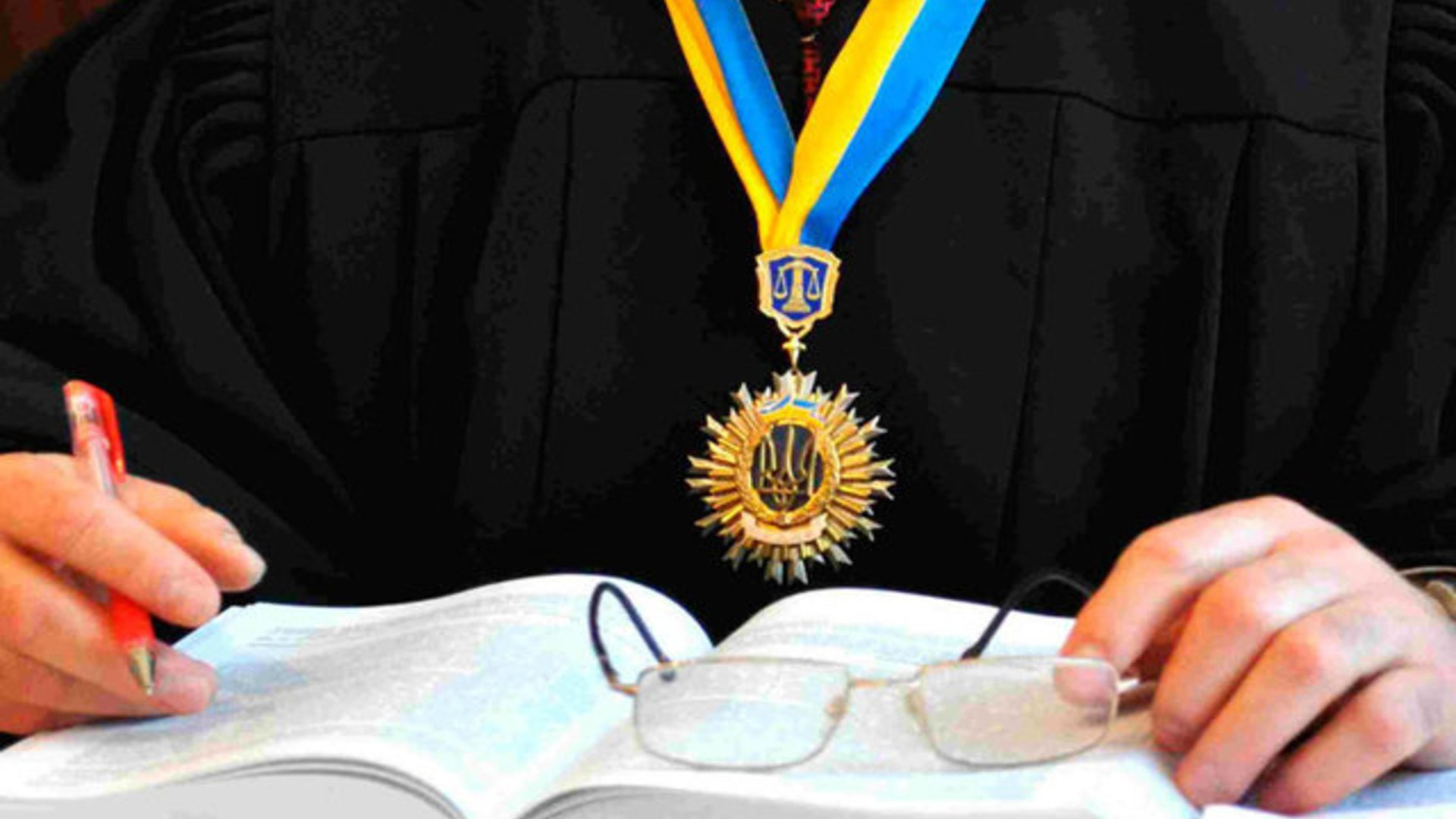 Херсонський апеляційний суд закупив суддівських мантій на 76 500 грн