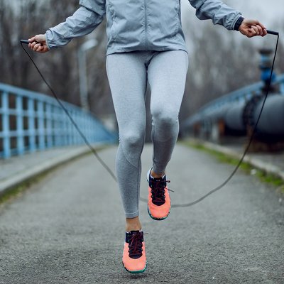 Чому сварка дівчини зі скакалкою і літньої жінки в Івано-Франківську збурила всю країну