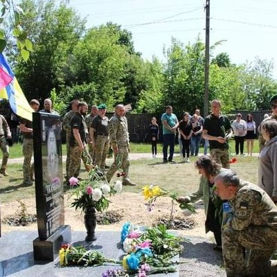 У селі на Чернігівщині відкрили пам’ятний знак загиблому прикордоннику (Фото)