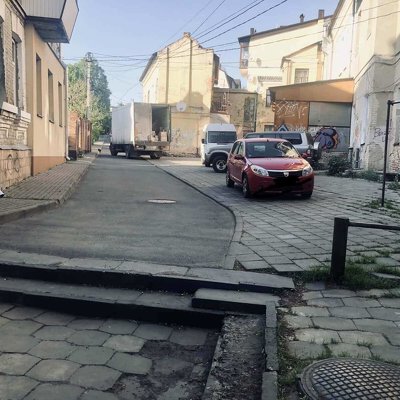 Лучани нарікають на несвідомих власників авто на вулиці П'ятницька Гірка (ФОТО)