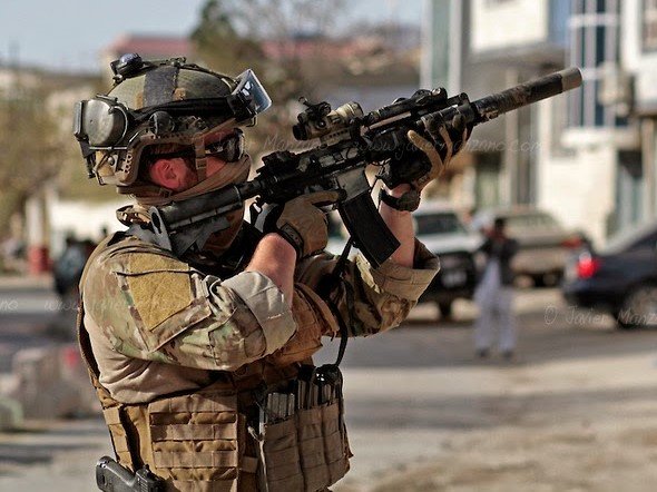 Українці розробили аналог американського шолома: його в арсеналі має навіть Валерій Залужний