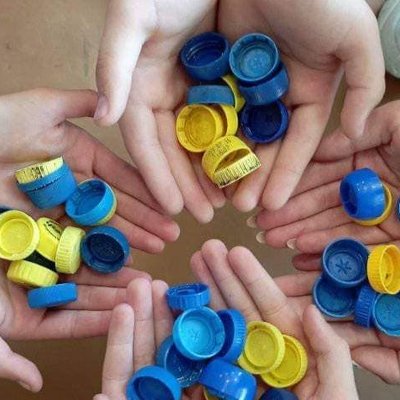 Кияни здають пластикові кришечки, щоб придбати безпілотники