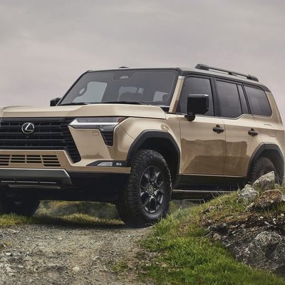 Японський ґелендваґен: Lexus представила оновлений квадратний позашляховик GX