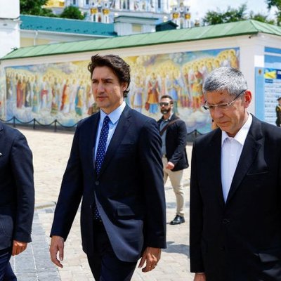 Побував біля Стіни пам’яті захисників України та оглянув знищену техніку рф: нові деталі візиту Трюдо до Києва