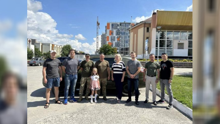 Волонтери з Вараша придбали автівку для ЗСУ