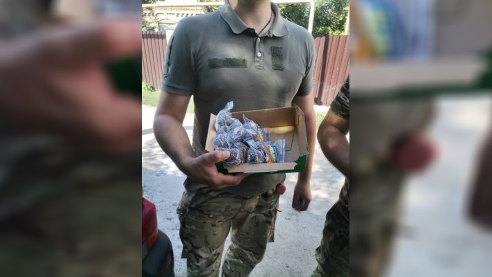 Майже 3 тонни «енергетичних колобків» за півтори року війни виготовив колектив Рівненської обласної бібліотеки для молоді