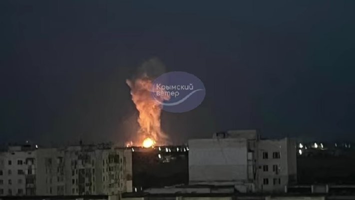 Вибухи та стовп вогню: нічна атака дронів у Криму поблизу Євпаторії (фото, відео)