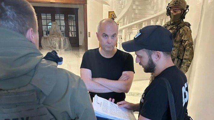 Люстра чи фонтан: Шуфрич поклав край дебатам навколо “таємничого предмета у целофані”