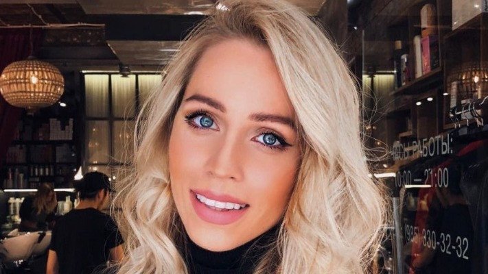 Лляний блонд: найкрасивіше фарбування для блондинок на осінь 2023 року