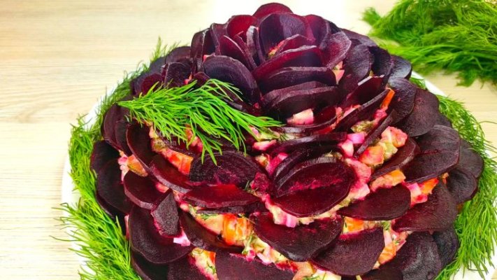 Незвичайний, красивий та дуже смачний салат з буряком та скумбрією