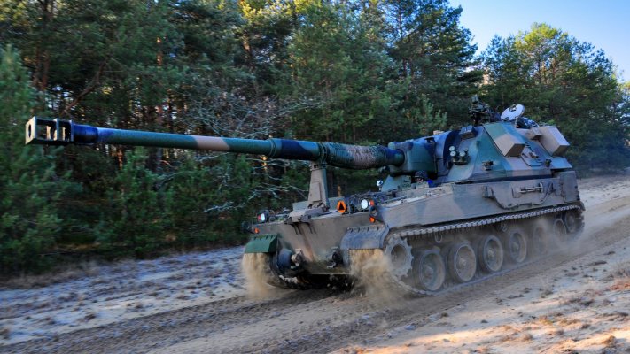 Польща уточнила, що реалізує тільки «попередньо узгодженні» поставки зброї Україні