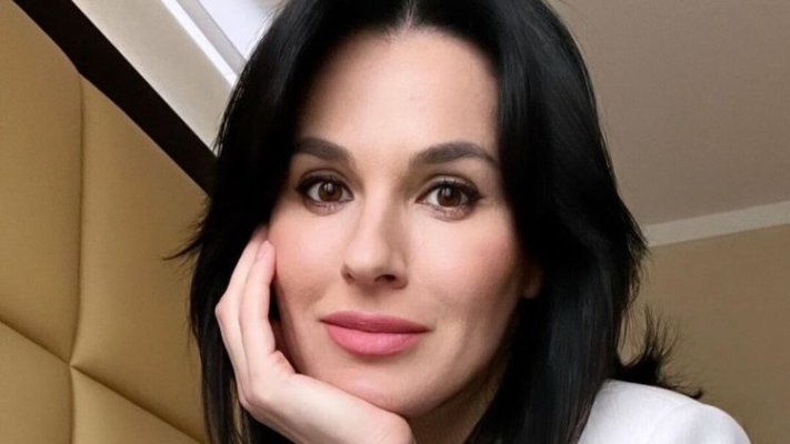 Маша Єфросиніна вперше від початку війни символічно покрила нігті яскраво-червоним лаком