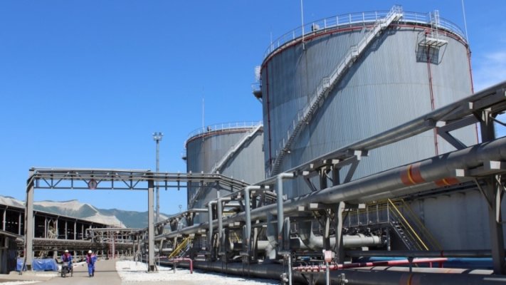 Три чверті морського експорту російської нафти уникають цінової стелі G7
