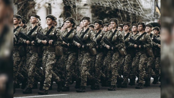 В МОЗ розповіли, чи зможуть військовозобов'язані жінки виїхати за кордон