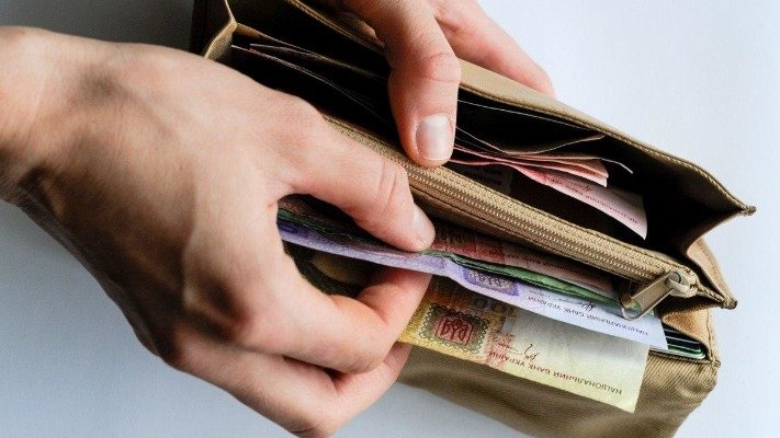 Більшість українців відчули погіршення економічного становища - опитування