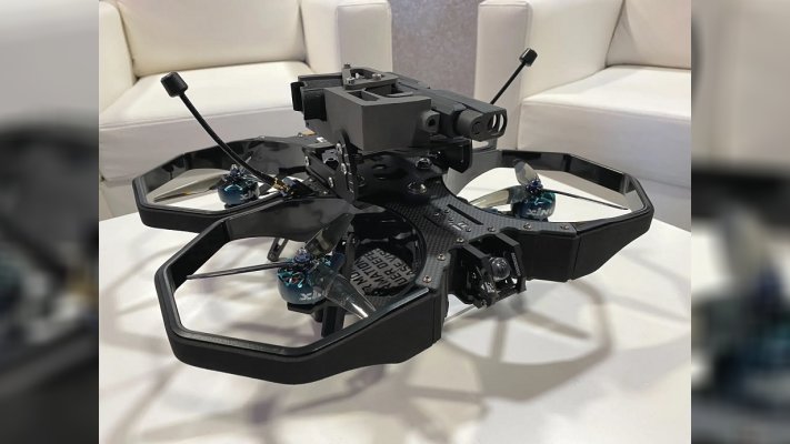 Дрон iFlight ProTek60 Pro оснастили пістолетом та лазерним прицілом: що з цього вийшло