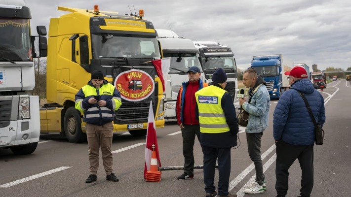 Україна та Польща позиватимуться до страйкарів, які блокують рух автотранспорту через кордон