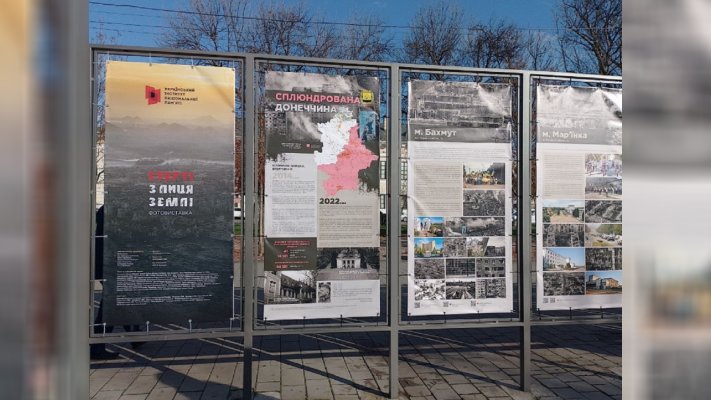 У Києві відкрили виставку, присвячену зруйнованим окупантами містам і селам України