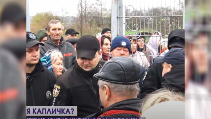 Розбірки під церквою: прихожани МП не впустили поліцію до храму на Волині