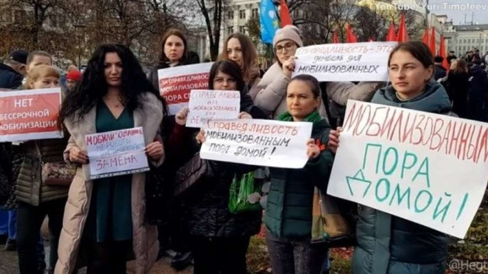 Розвідка Британії: Росія намагається придушити публічне невдоволення дружин мобілізованих