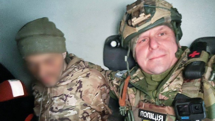 Під Авдіївкою поліцейські Білі янголи та військові затримали російського окупанта