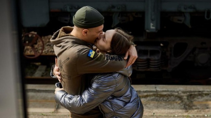 Укрзалізниця привітає захисників та захисниць із Днем закоханих від імені їхніх других половинок