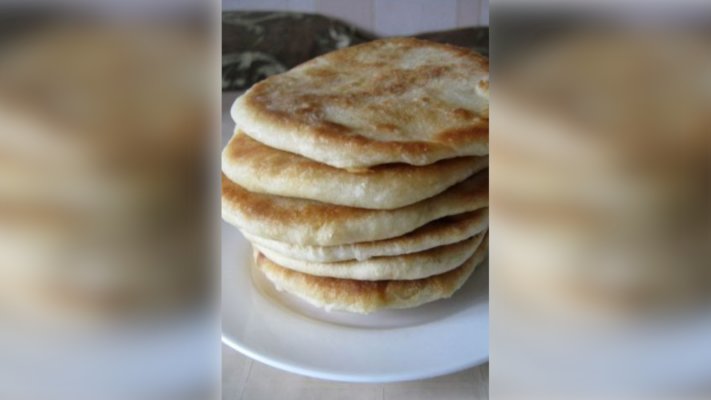 Пісні хлібні коржі — простий і смачний рецепт