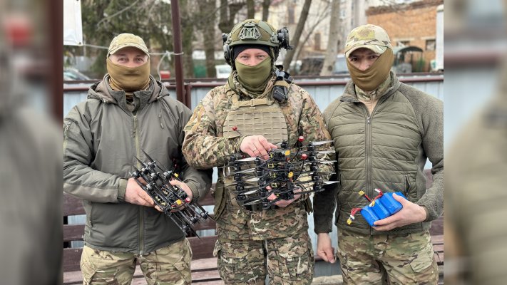 Благодійна акція: волонтери Хмельниччини передали військовим 27 FPV-дронів