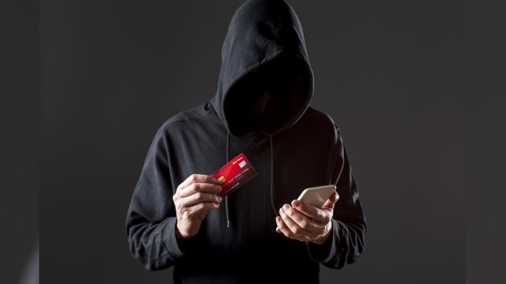  Хмельничанку ошукали аферисти за допомогою поштового відправлення 