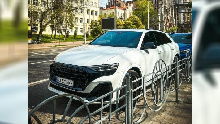 У Києві з'явився новітній заряджений кросовер Audi