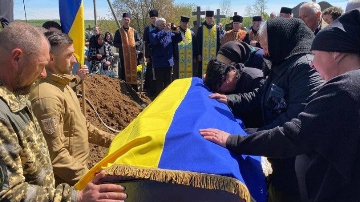  Віддав життя за свободу: на Городенківщині провели в останню путь солдата Петра Гулина (ФОТО) 