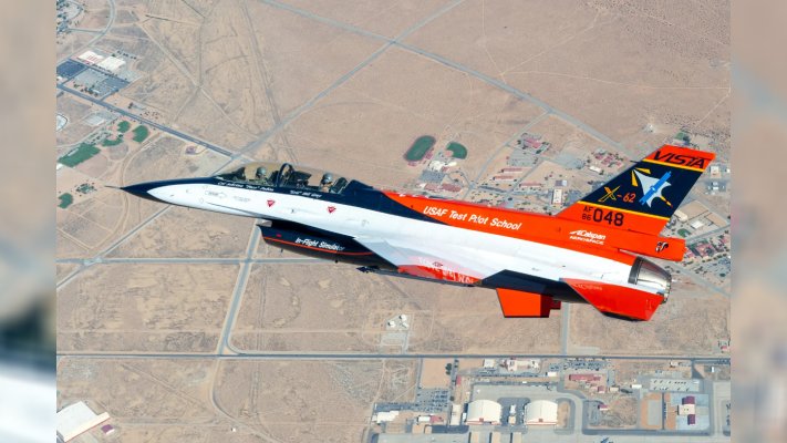 У США відбувся імітаційний бій між F-16, яким керує ШІ та винищувачем, яким керує людина