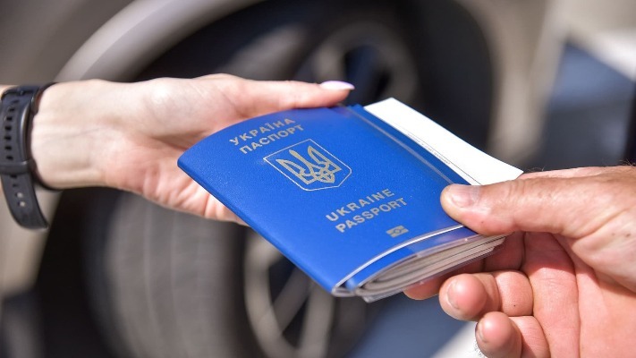 Кулеба пояснив скандальне рішення щодо чоловіків за кордоном