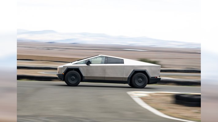 Американців попередили про те, що у Tesla Cybertruck відвалюється педаль газу