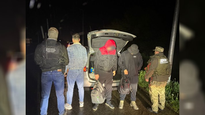 На Буковині прикордонники затримали трьої чоловіців, що рухалися до Румунії