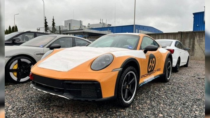 Їх випустили лише 2500: в Україну привезли позашляховий Porsche 911 за 11 мільйонів (ФОТО)