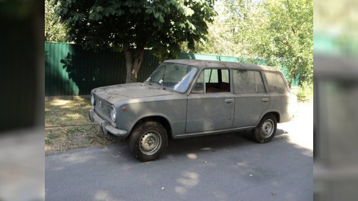 Під Києвом знайшли ВАЗ без пробігу, який простояв у гаражі 50 років (ФОТО)