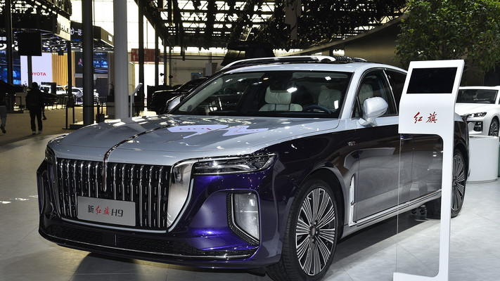 Класичний автомат, повний привід та V6: новий седан Hongqi H9