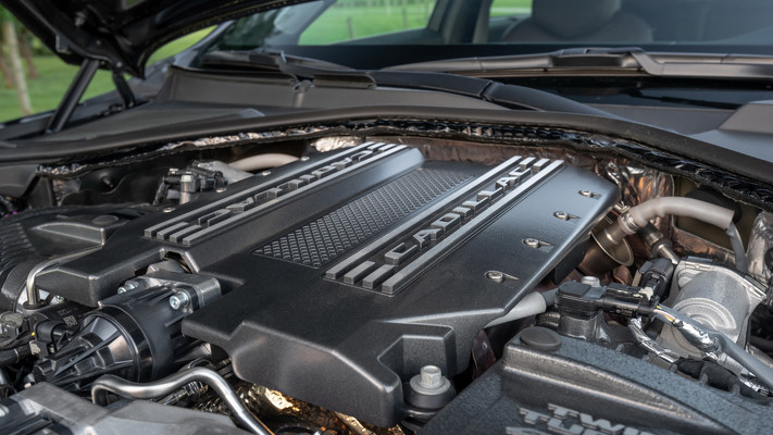 Cadillac відмовився від плану швидкої та повної електрифікації