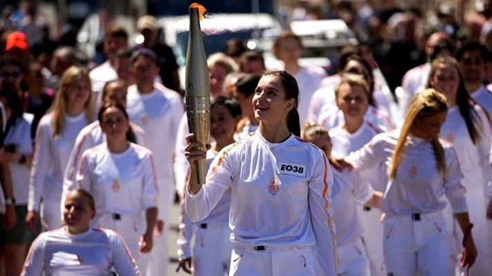 Олімпійський вогонь у Марселі пронесла українська гімнастка